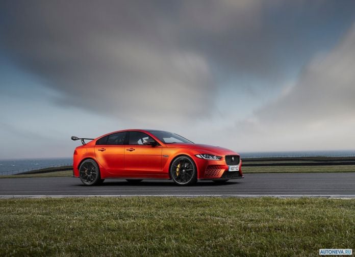 2018 Jaguar XE SV Project 8 - фотография 2 из 101