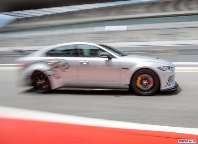 2018 Jaguar XE SV Project 8 - фотография 47 из 101