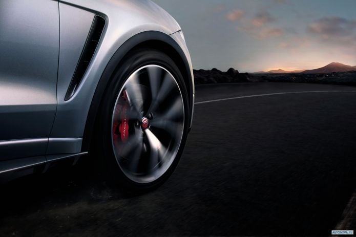 2019 Jaguar F-Pace SVR - фотография 34 из 40