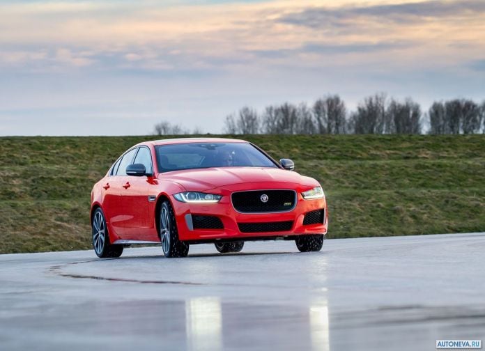2019 Jaguar XE 300 Sport - фотография 3 из 21