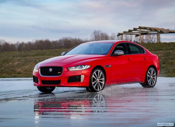2019 Jaguar XE 300 Sport - фотография 4 из 21