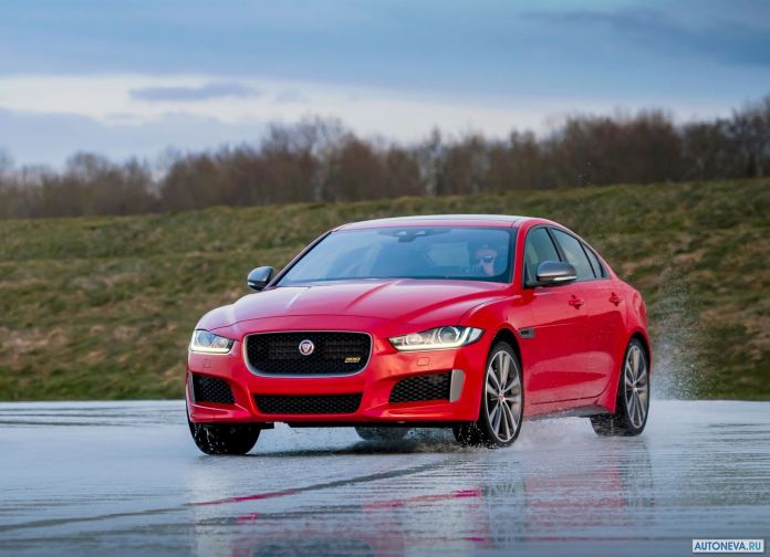 2019 Jaguar XE 300 Sport - фотография 5 из 21