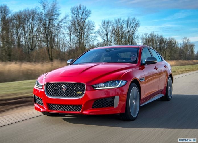 2019 Jaguar XE 300 Sport - фотография 6 из 21