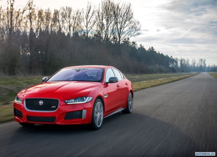 2019 Jaguar XE 300 Sport - фотография 7 из 21