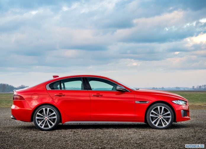 2019 Jaguar XE 300 Sport - фотография 8 из 21