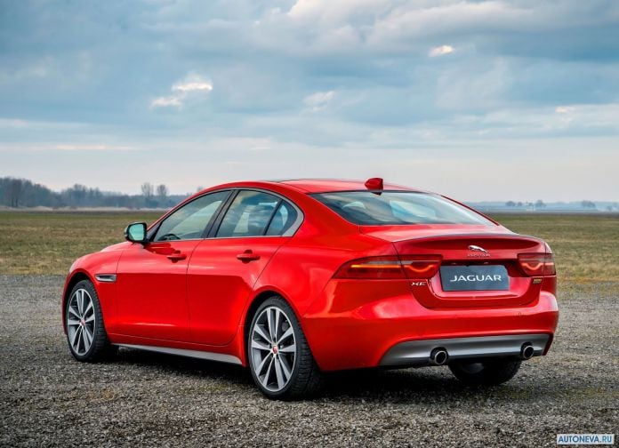 2019 Jaguar XE 300 Sport - фотография 9 из 21