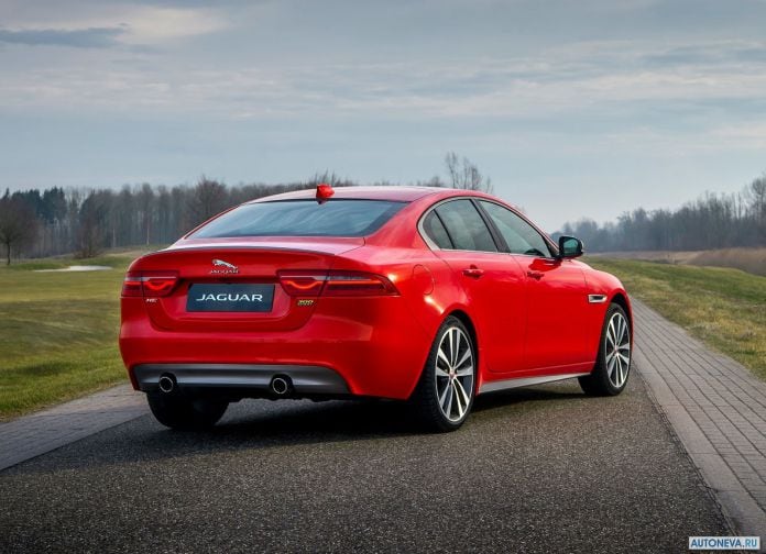 2019 Jaguar XE 300 Sport - фотография 10 из 21