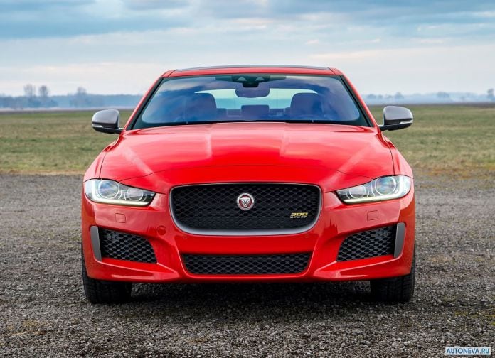 2019 Jaguar XE 300 Sport - фотография 11 из 21