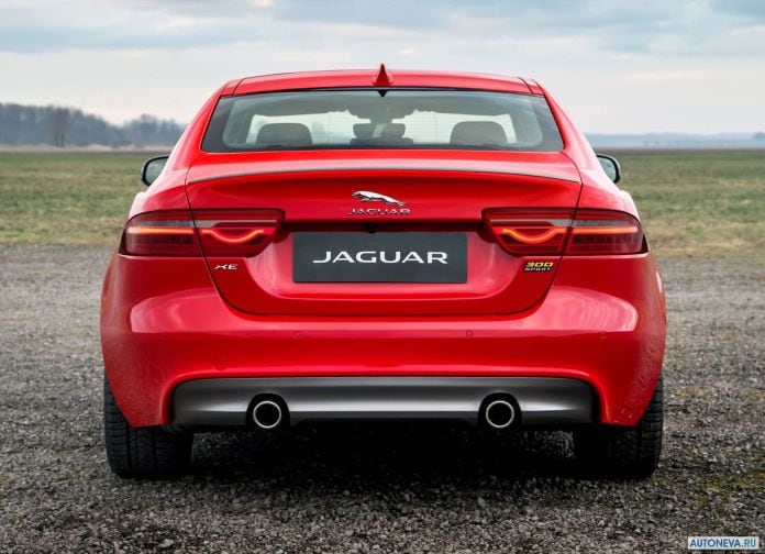 2019 Jaguar XE 300 Sport - фотография 12 из 21