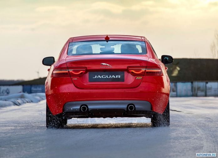 2019 Jaguar XE 300 Sport - фотография 14 из 21
