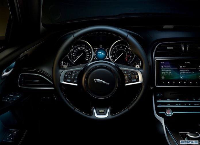 2019 Jaguar XE 300 Sport - фотография 15 из 21
