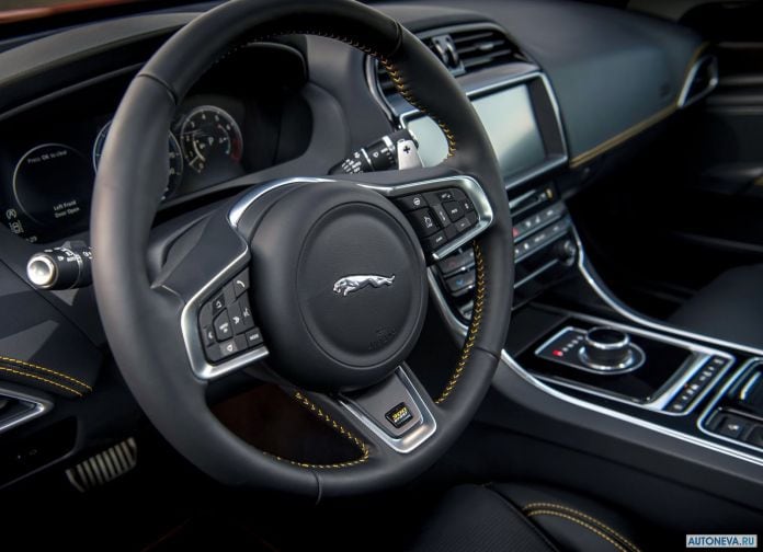 2019 Jaguar XE 300 Sport - фотография 17 из 21