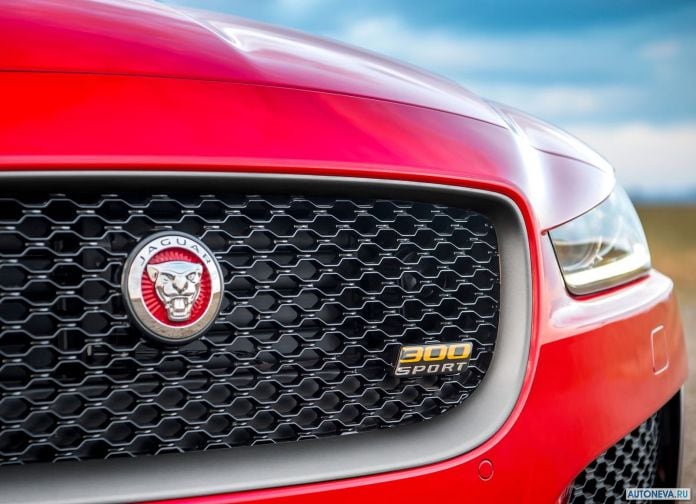 2019 Jaguar XE 300 Sport - фотография 18 из 21