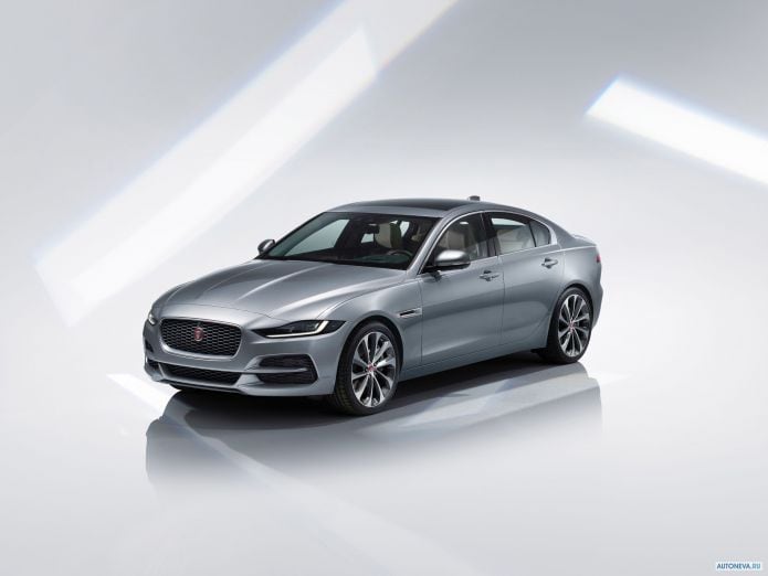 2020 Jaguar XE D180 HSE - фотография 3 из 24