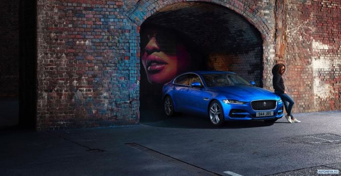 2020 Jaguar XE D180 HSE - фотография 4 из 24