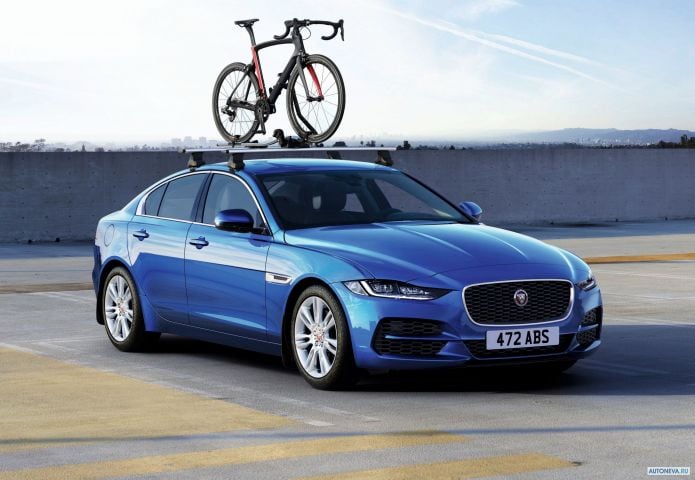 2020 Jaguar XE D180 HSE - фотография 5 из 24