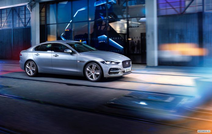 2020 Jaguar XE D180 HSE - фотография 6 из 24