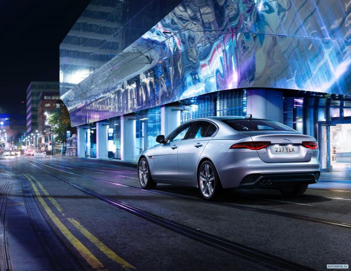 2020 Jaguar XE D180 HSE - фотография 7 из 24