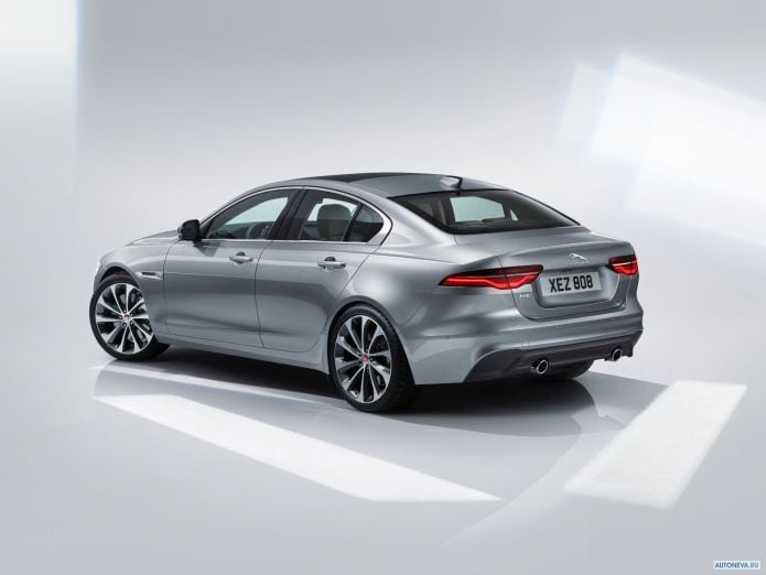 2020 Jaguar XE D180 HSE - фотография 8 из 24