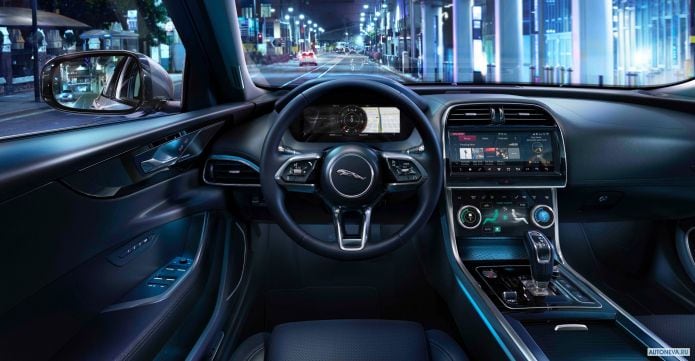 2020 Jaguar XE D180 HSE - фотография 11 из 24
