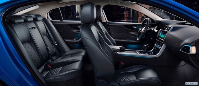 2020 Jaguar XE D180 HSE - фотография 16 из 24