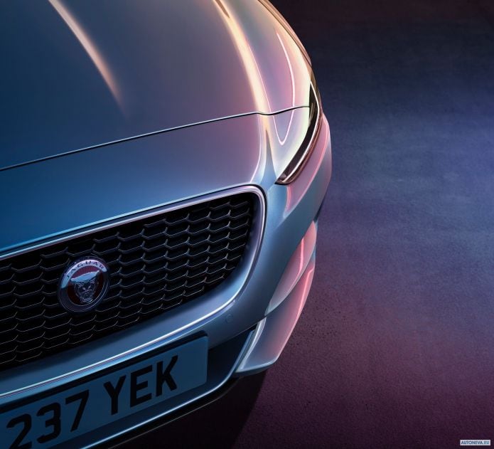 2020 Jaguar XE D180 HSE - фотография 23 из 24