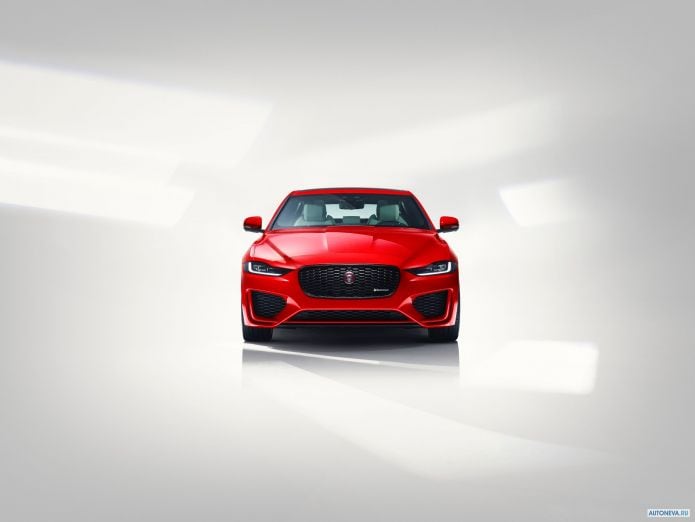 2020 Jaguar XE R-Dynamic - фотография 3 из 36