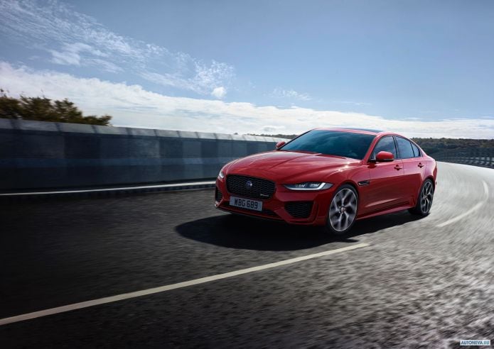 2020 Jaguar XE R-Dynamic - фотография 5 из 36