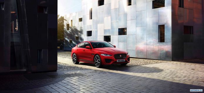 2020 Jaguar XE R-Dynamic - фотография 10 из 36