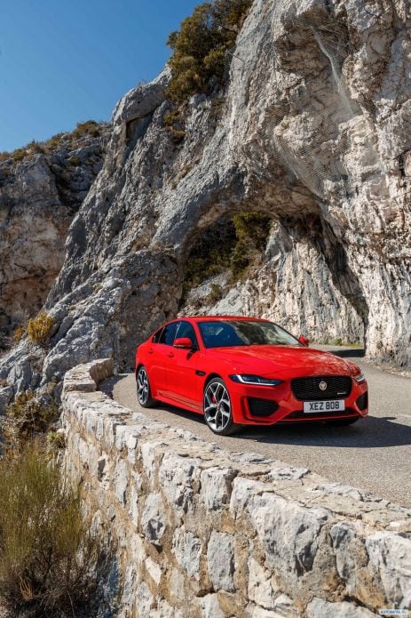 2020 Jaguar XE R-Dynamic - фотография 13 из 36