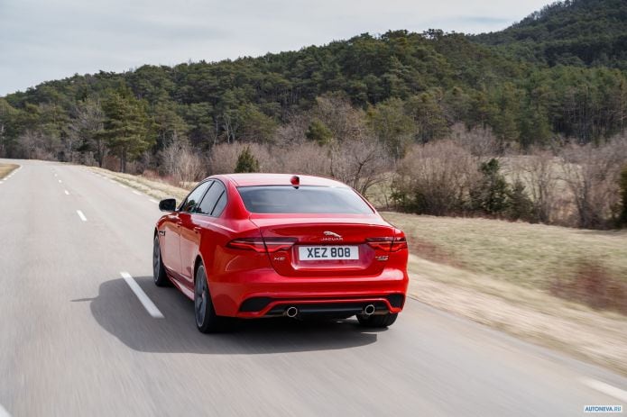 2020 Jaguar XE R-Dynamic - фотография 24 из 36