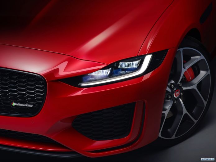 2020 Jaguar XE R-Dynamic - фотография 31 из 36