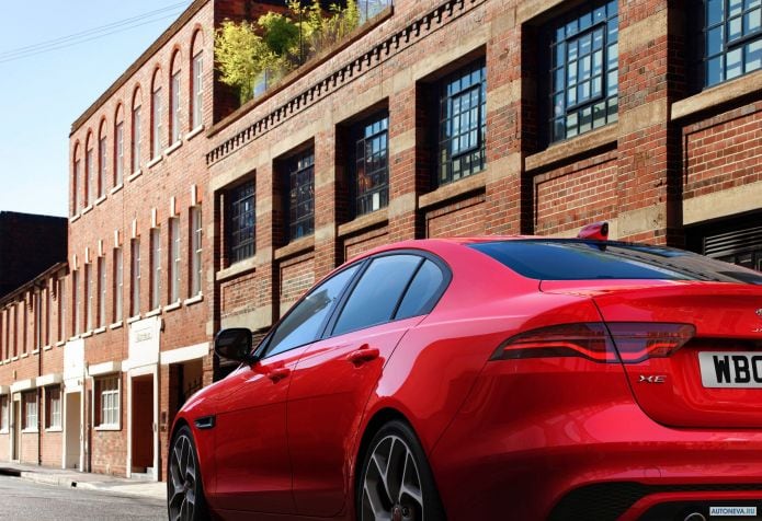 2020 Jaguar XE R-Dynamic - фотография 32 из 36