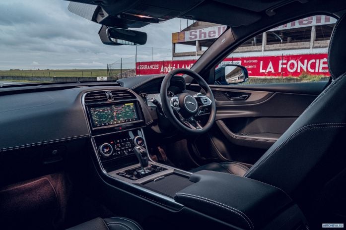 2020 Jaguar XE R-dynamic Reims Edition - фотография 30 из 40 2020 Jaguar XE R-dynamic Reims Edition - фотография 30 из 40