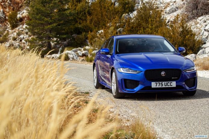 2020 Jaguar XE S R-Dynamic - фотография 1 из 18