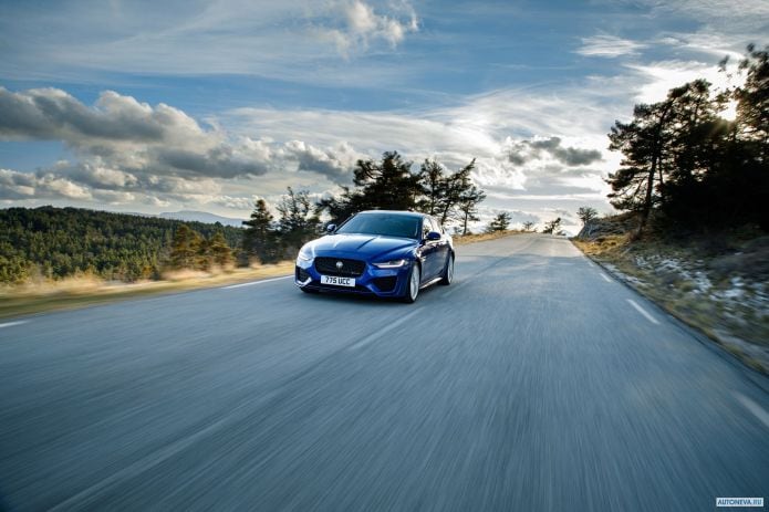 2020 Jaguar XE S R-Dynamic - фотография 2 из 18