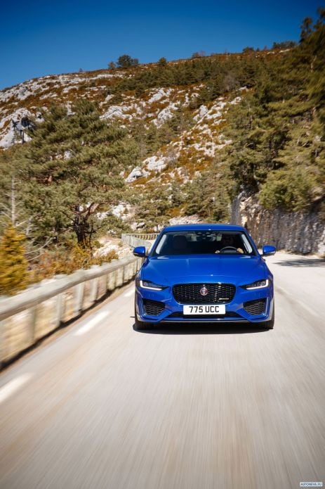 2020 Jaguar XE S R-Dynamic - фотография 4 из 18