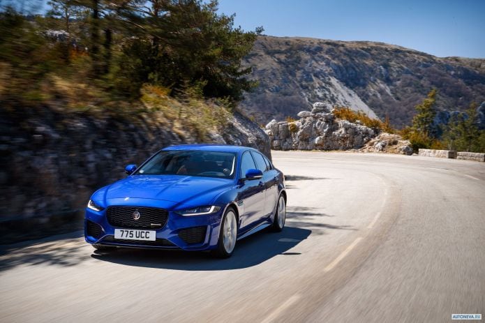 2020 Jaguar XE S R-Dynamic - фотография 7 из 18