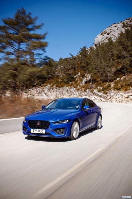 2020 Jaguar XE S R-Dynamic - фотография 8 из 18