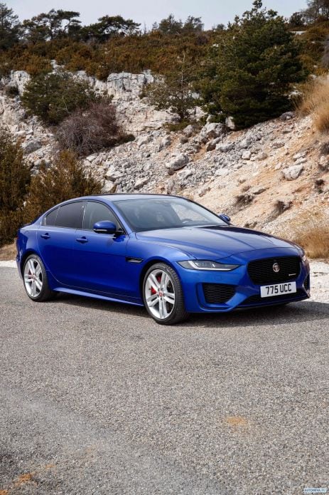 2020 Jaguar XE S R-Dynamic - фотография 9 из 18