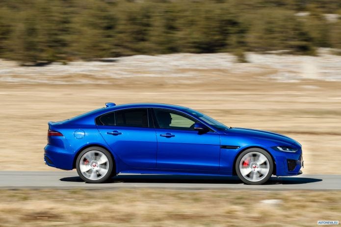2020 Jaguar XE S R-Dynamic - фотография 10 из 18