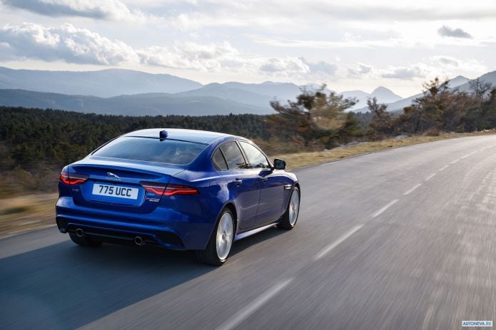 2020 Jaguar XE S R-Dynamic - фотография 11 из 18