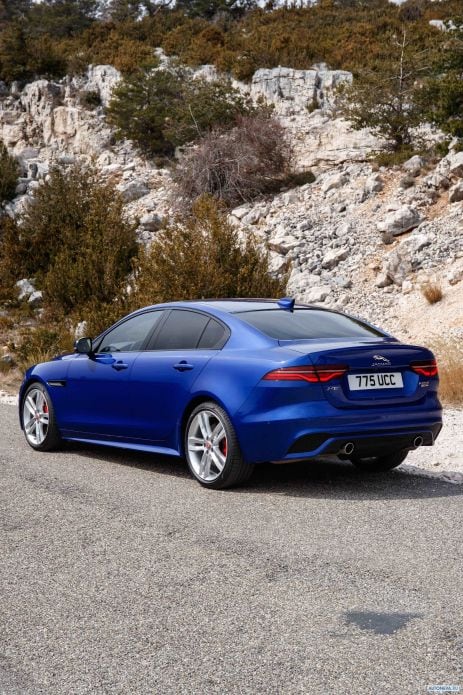 2020 Jaguar XE S R-Dynamic - фотография 13 из 18