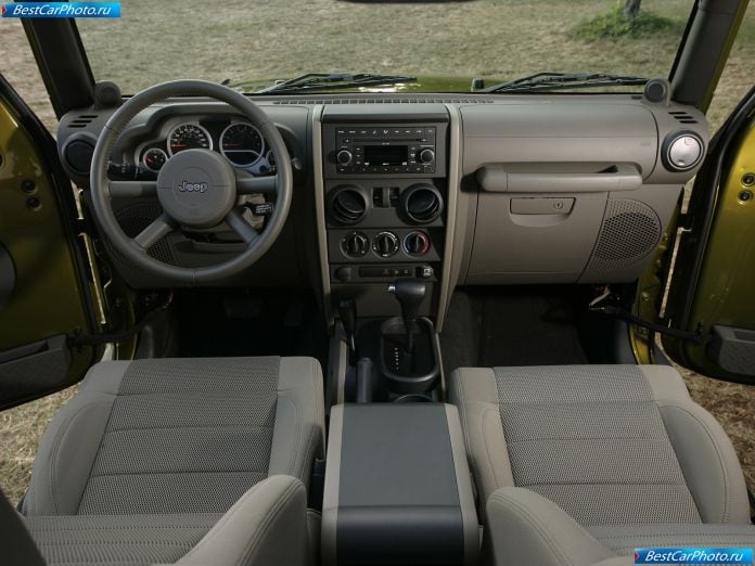 2007 Jeep Wrangler Unlimited - фотография 31 из 39