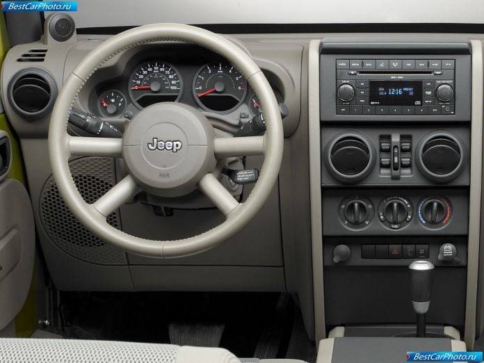 2007 Jeep Wrangler Unlimited - фотография 32 из 39