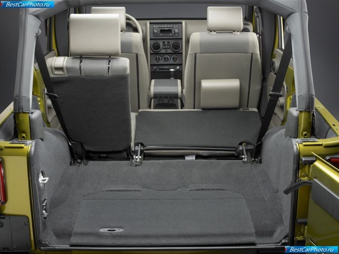 2007 Jeep Wrangler Unlimited - фотография 35 из 39