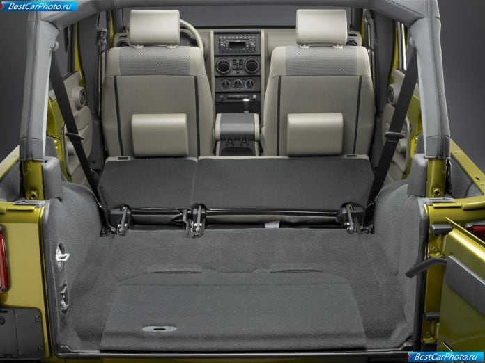 2007 Jeep Wrangler Unlimited - фотография 36 из 39