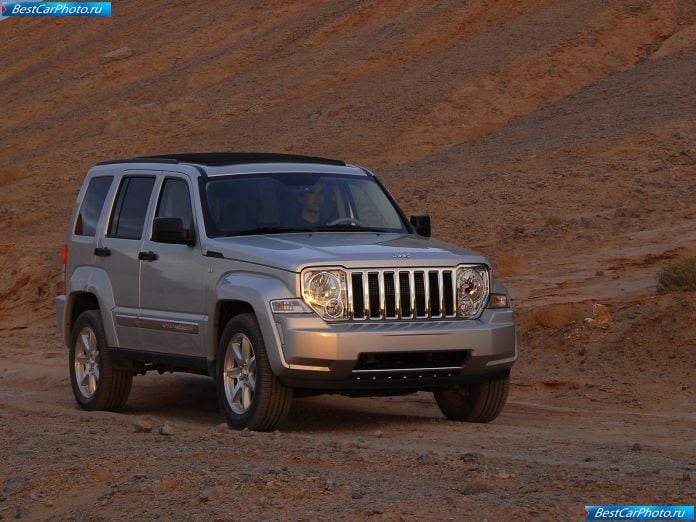 2008 Jeep Cherokee - фотография 8 из 27