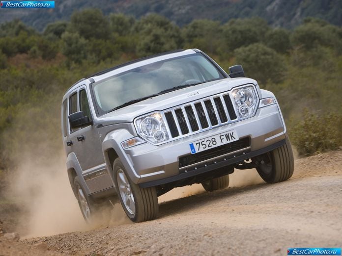 2008 Jeep Cherokee - фотография 12 из 27