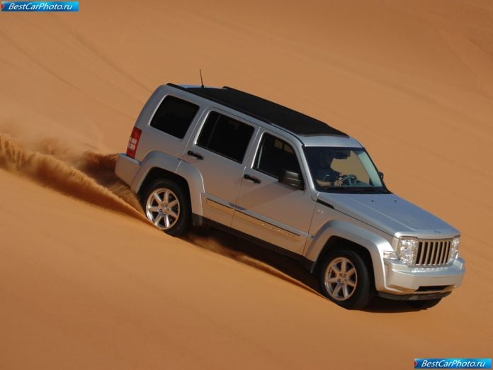 2008 Jeep Cherokee - фотография 13 из 27